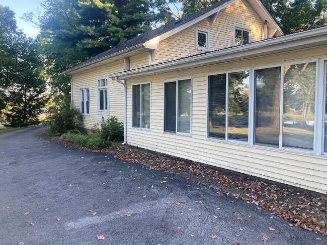 1900 Three Springs Rd