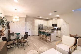 724 E Lark St in Gilbert, AZ - Building Photo - Building Photo