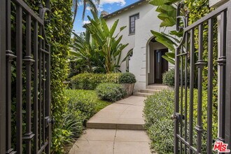 409 S Highland Ave in Los Angeles, CA - Building Photo - Building Photo