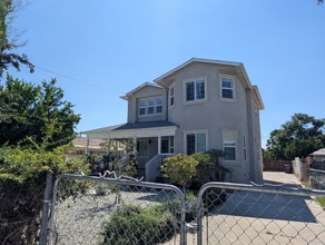 1027-16rh 6th St in Redlands, CA - Foto de edificio - Building Photo