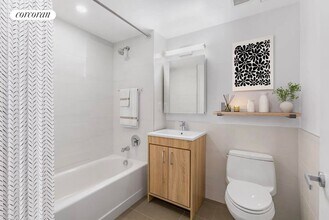 1516 Park Ave in New York, NY - Building Photo - Building Photo