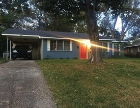 2625 E Cavett Dr in Shreveport, LA - Building Photo - Building Photo