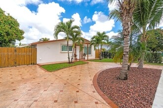 6863 SW 21st St in Miramar, FL - Building Photo - Building Photo