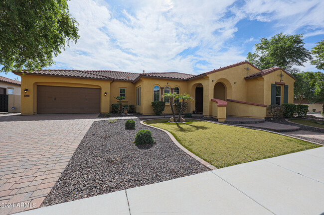 7553 W Trails Dr in Glendale, AZ - Foto de edificio - Building Photo