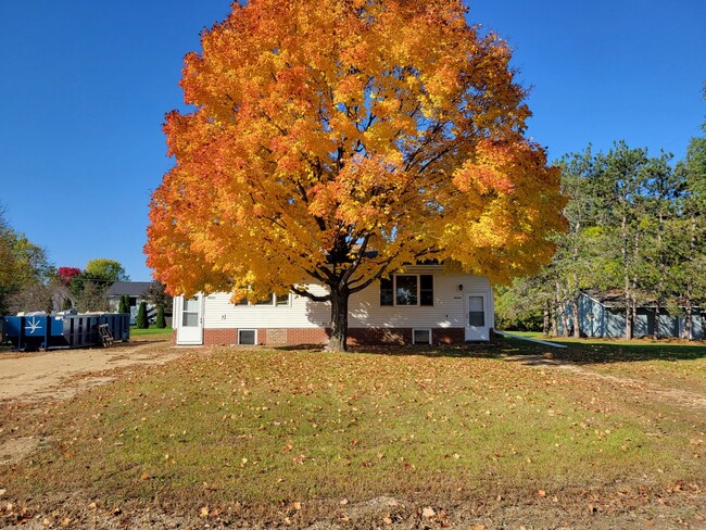 N8281 965th St-Unit -Apt #2 in River Falls, WI - Foto de edificio - Building Photo