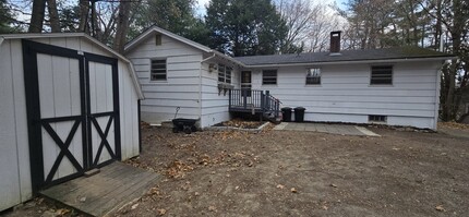 26 Old County Rd in Hampden, ME - Foto de edificio - Building Photo