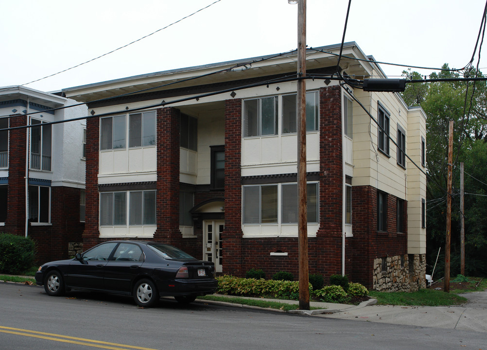 107 W 51st St in Kansas City, MO - Foto de edificio