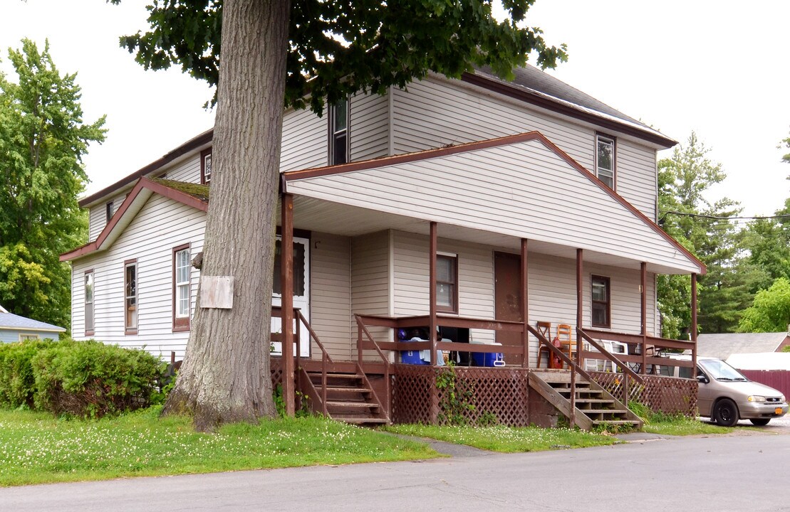 207 13th Ave in Sylvan Beach, NY - Foto de edificio