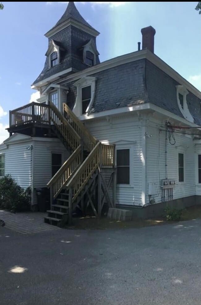 112 Elm St, Unit #1 in Amesbury, MA - Building Photo - Building Photo