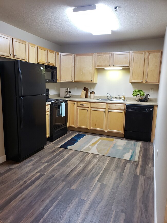 Campus Place Apartments in Grand Forks, ND - Building Photo - Building Photo