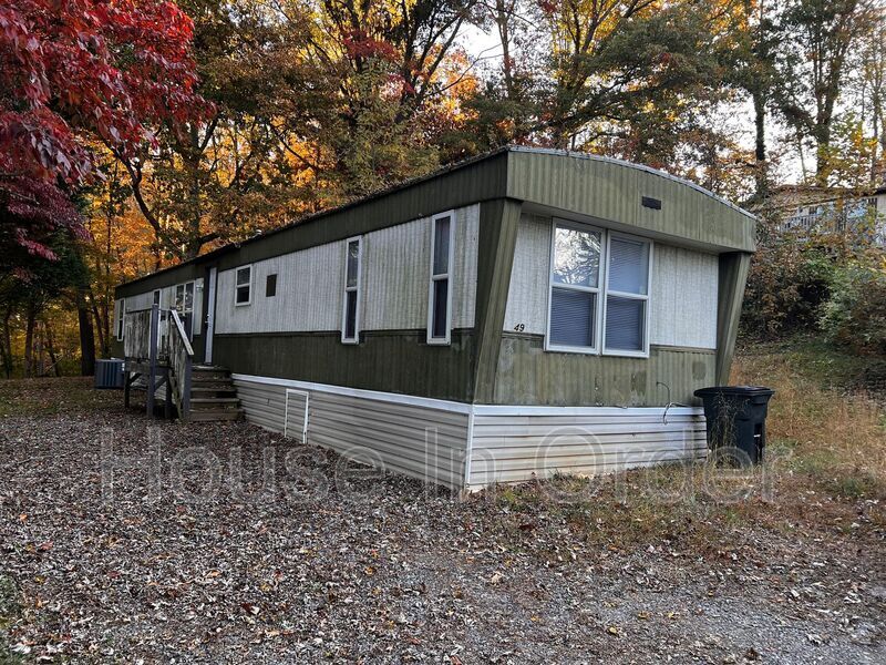 49 Christy Dr in Clyde, NC - Building Photo