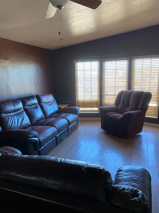 7835 W Caballero Cir in Arizona City, AZ - Foto de edificio