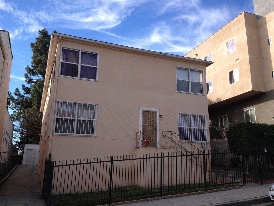 2647 S Manhattan Pl in Los Angeles, CA - Building Photo