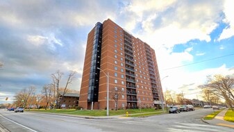 140 Bridge Ave in Windsor, ON - Building Photo