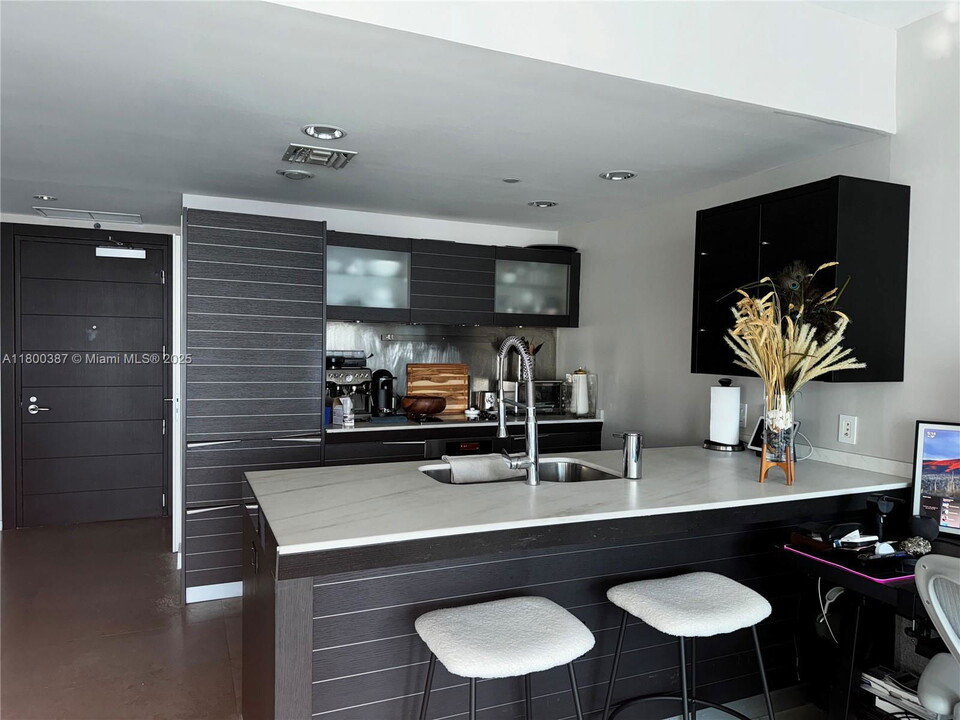 200 S Biscayne Blvd in Miami, FL - Building Photo