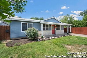 128 Riverview Rd in McQueeney, TX - Building Photo