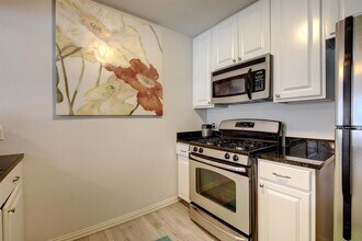 1210 Windsor Rd in Austin, TX - Building Photo - Building Photo