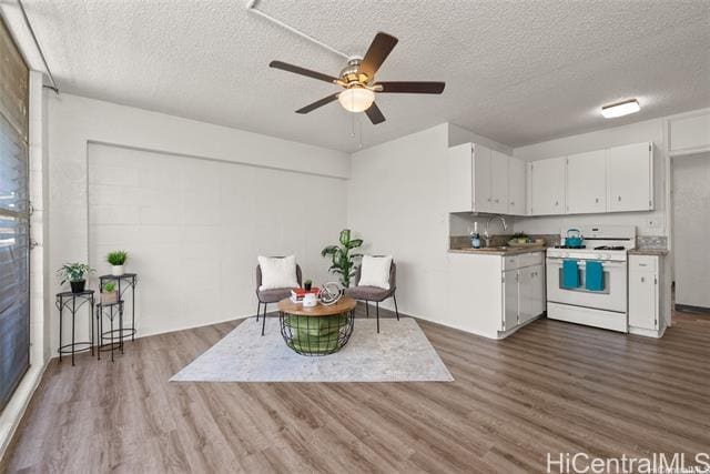 712 Kamuela Ave in Honolulu, HI - Building Photo