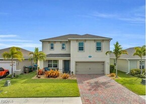 3308 Acapulco Cir in Cape Coral, FL - Building Photo