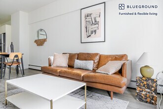 21 E Chestnut St in Chicago, IL - Building Photo - Building Photo