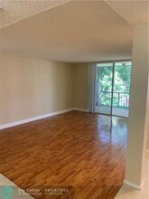3650 Inverrary Dr in Lauderhill, FL - Foto de edificio - Building Photo