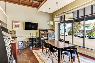 1334 Walnut St in Jacksonville, FL - Foto de edificio - Building Photo