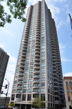 Lincoln Park West in Chicago, IL - Building Photo - Building Photo