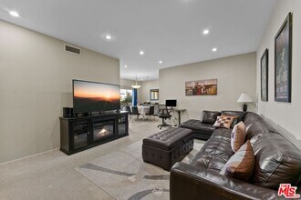 612 S Barrington Ave in Los Angeles, CA - Building Photo - Building Photo