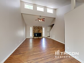 5218 Rolling Oak Ln in Charlotte, NC - Building Photo - Building Photo