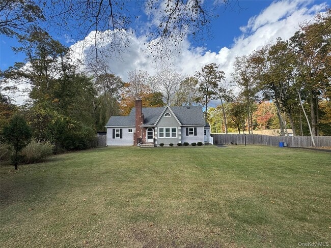 124 Mount Sinai-Coram Rd in Coram, NY - Foto de edificio - Building Photo