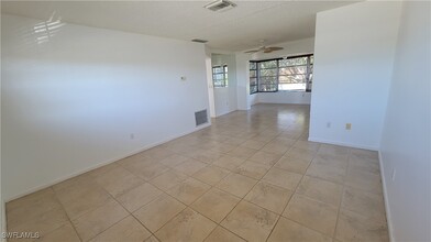 7035 Cedarhurst Dr in Ft. Myers, FL - Building Photo - Building Photo