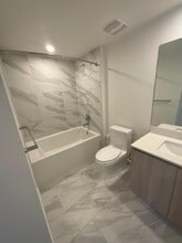 655 W 73rd Pl, Unit A2 in Hialeah, FL - Foto de edificio - Building Photo