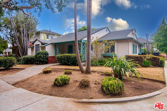 3401 Corinth Ave in Los Angeles, CA - Building Photo - Building Photo