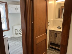 92 Tomlinson Ave in Plainville, CT - Building Photo - Building Photo