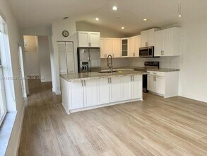 622 Carrington Ln in Weston, FL - Building Photo - Building Photo