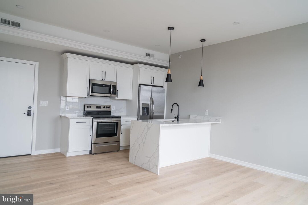 2401 Washington Ave, Unit 5E in Philadelphia, PA - Building Photo