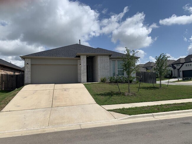 108 Ginger St in Buda, TX - Foto de edificio - Building Photo