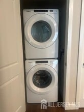 6107 Domzal Rd in Sayreville, NJ - Building Photo - Building Photo