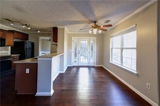 1135 Laurel Cove Dr in Snellville, GA - Building Photo - Building Photo