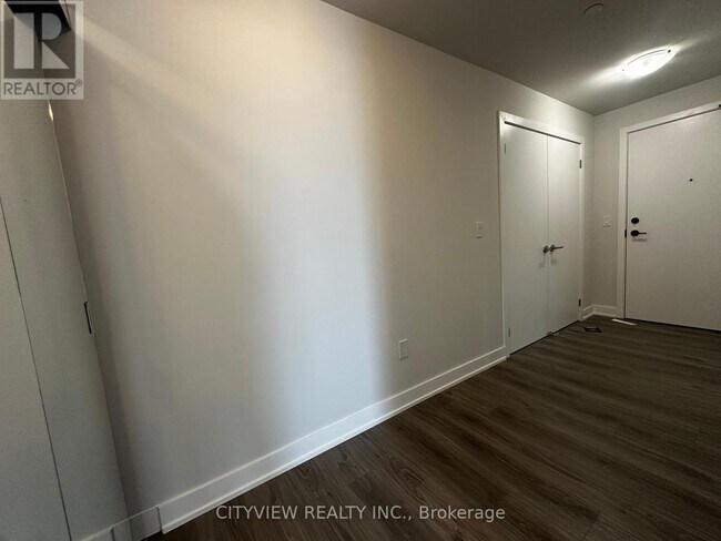 430-3430 Square One Dr in Mississauga, ON - Building Photo - Building Photo