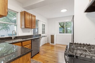 59 Hersom St, Unit 4 Apartments