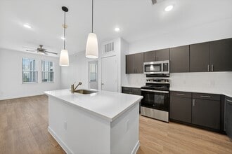 Vista at Reed in San Antonio, TX - Building Photo - Building Photo