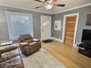 2634 N Bartlett Ave, Unit Upper in Milwaukee, WI - Foto de edificio - Building Photo