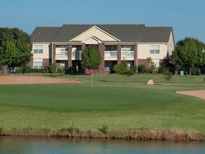 The Fairways at Moore in Moore, OK - Foto de edificio - Building Photo