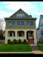 32 N Willow St, Unit First floor in Montclair, NJ - Foto de edificio - Building Photo