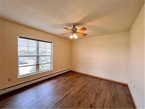 901 Dominion Dr in Hudson, WI - Building Photo - Building Photo