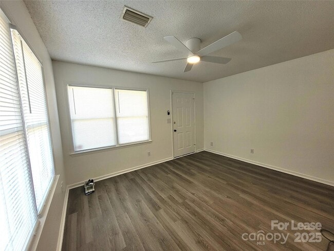 102 Brandywine Dr NE, Unit D6 in Conover, NC - Building Photo - Building Photo