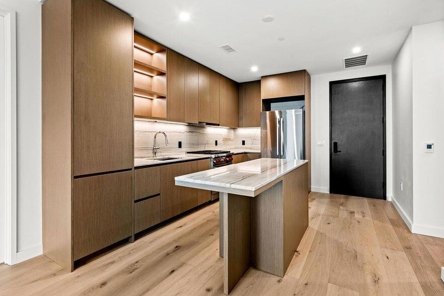 610 Davis St, Unit 2504 in Austin, TX - Building Photo