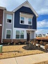 8 Leander Dr in Greer, SC - Building Photo