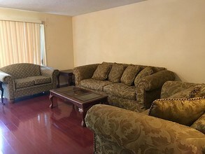 8211 Katy Fwy-Unit -26 in Houston, TX - Building Photo - Building Photo
